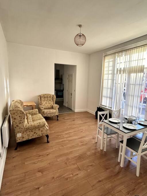 Leicester Spacious Flat With Free Parking エクステリア 写真