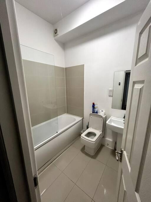 Leicester Spacious Flat With Free Parking エクステリア 写真